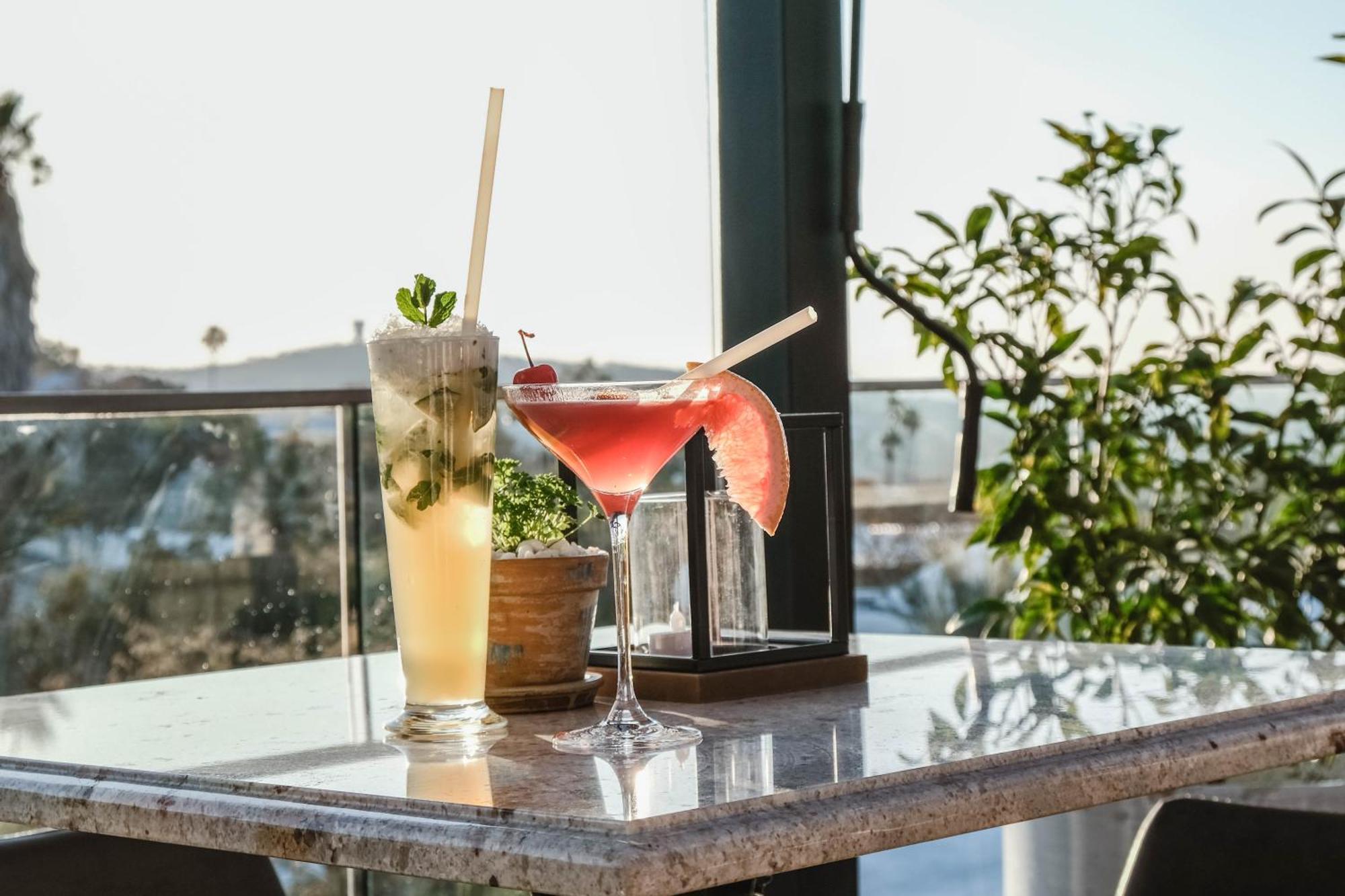 The Weinberg Windhoek Bagian luar foto Cocktails at the Sky Bar