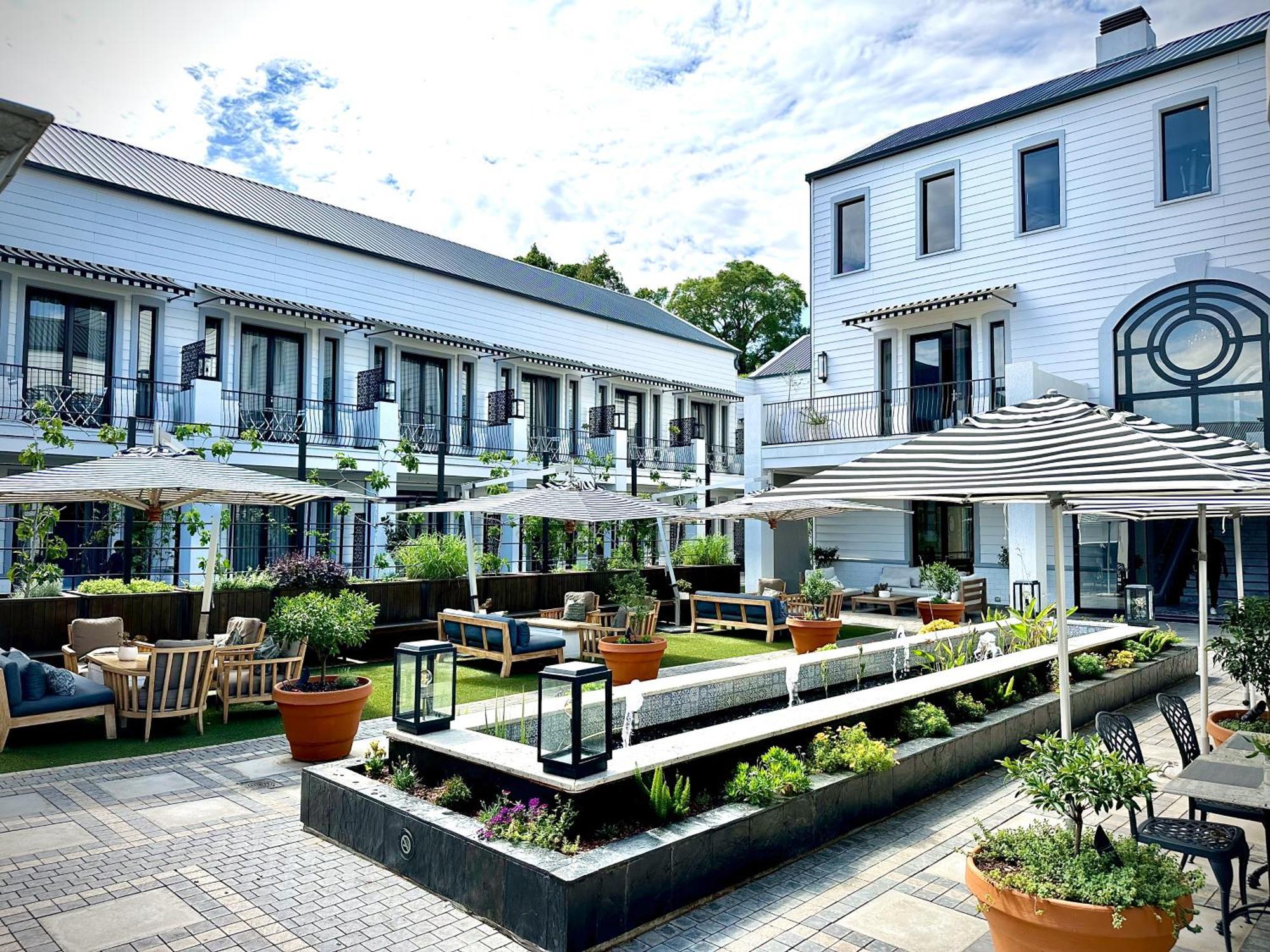 The Weinberg Windhoek Bagian luar foto The courtyard at the hotel